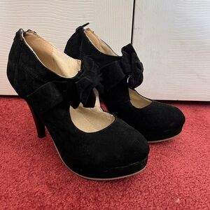 Black Suede Bow Accent High-Heel Pumps